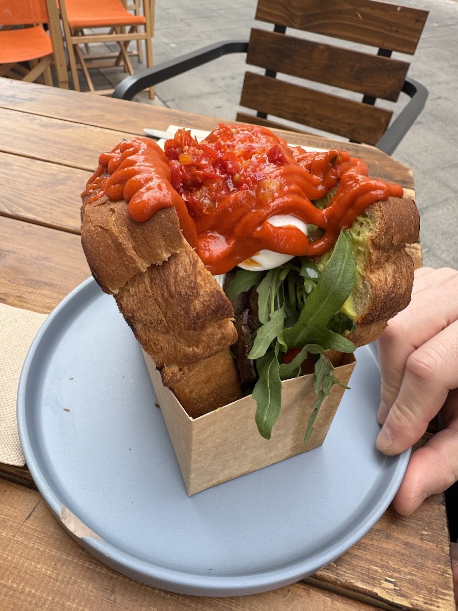 FOUR Café de Especialidad & Bistro ®